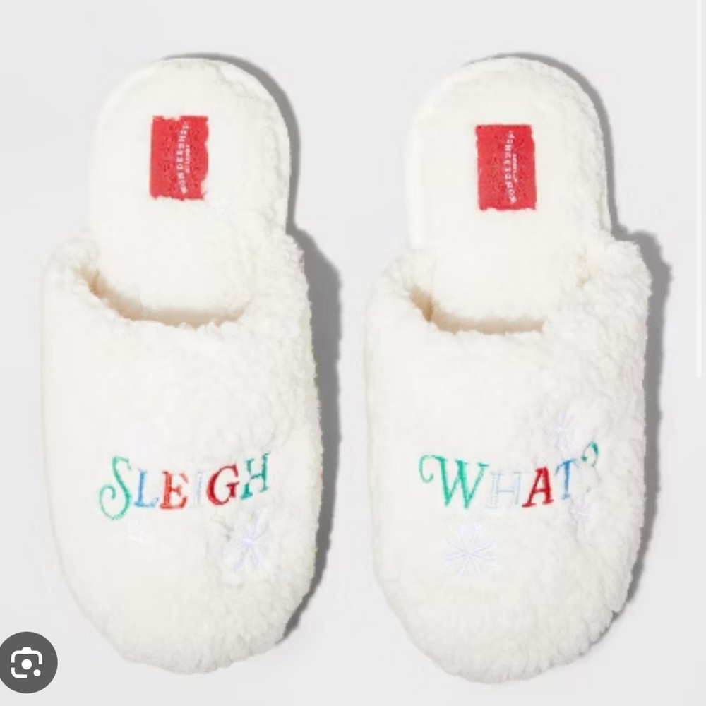 Wondershop Sleigh What Punny Fuzzy White Scuff Slippers - Size Small 5/6